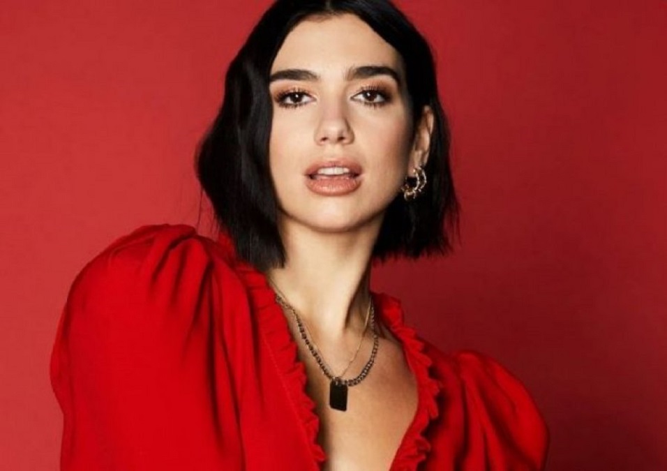 Ç’ka ndodhur? Policia i bllokon Dua Lipës makinën (Foto) dua lipa