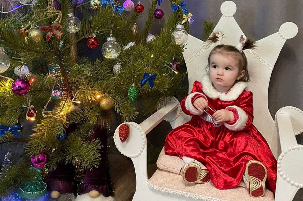 Humbi gjithë familjen nga bombardimet ruse, rrëfimi tronditës i policit ukrainas: Toka filloi të dridhej, nisa menjëherë të... 1 familja e policit ukrainas 2
