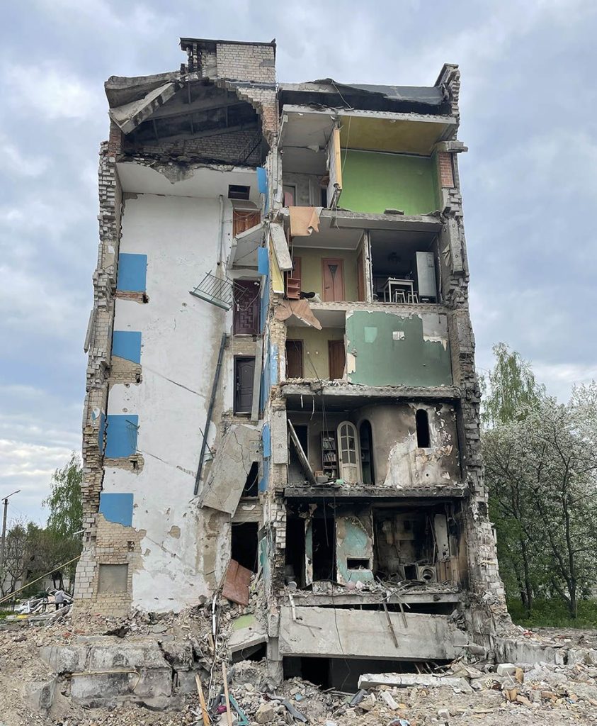 Humbi gjithë familjen nga bombardimet ruse, rrëfimi tronditës i policit ukrainas: Toka filloi të dridhej, nisa menjëherë të... 4 familja e policit ukrainas 4