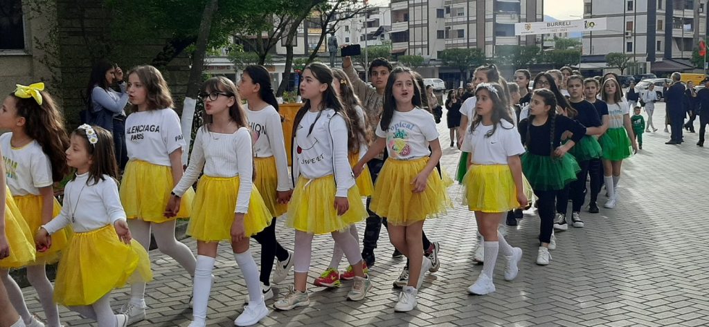Mat: Festimet për 100-vjetorin nisën me Festivalin e Këngës për Fëmijë (Foto) 2 fem3