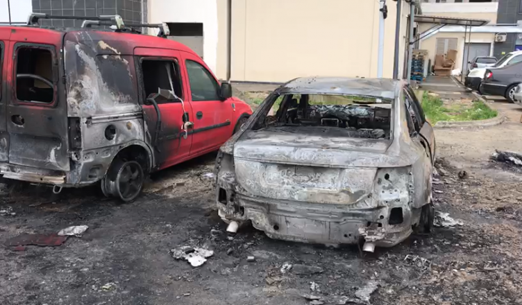 Digjen gjatë natës 4 makina në Shkodër flake makine