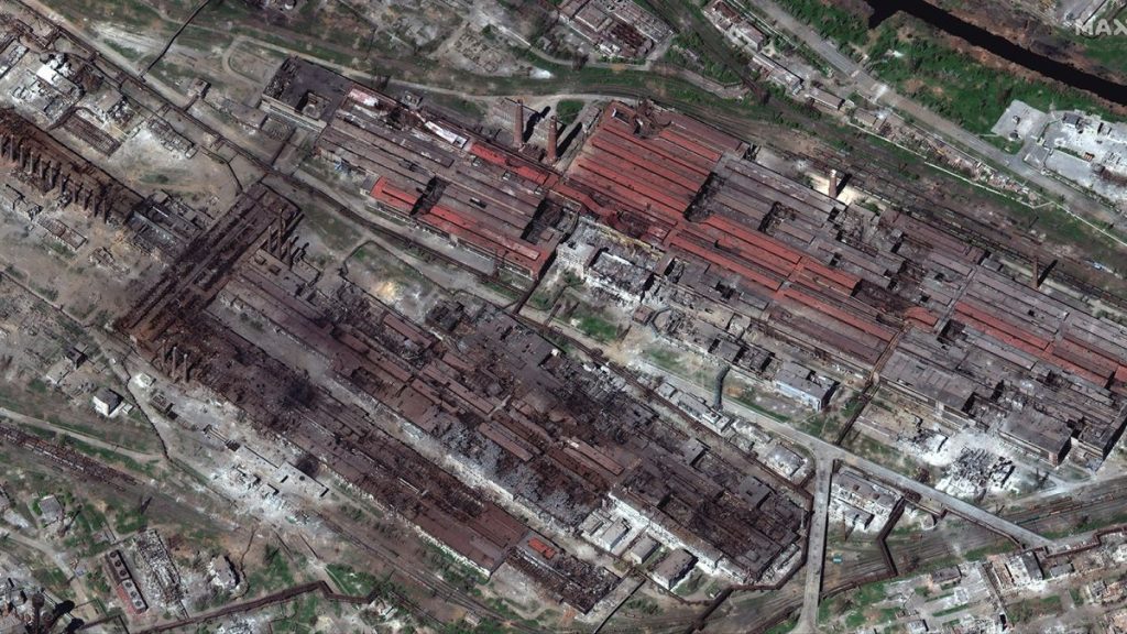 Mariupol/ OKB dhe Kryqi i Kuq po planifikojnë evakuimin e civilëve nga fabrika e çelikut Azovstal https cdn.cnn .com cnnnext dam assets 220430134018 azovstal steel plant mariupol