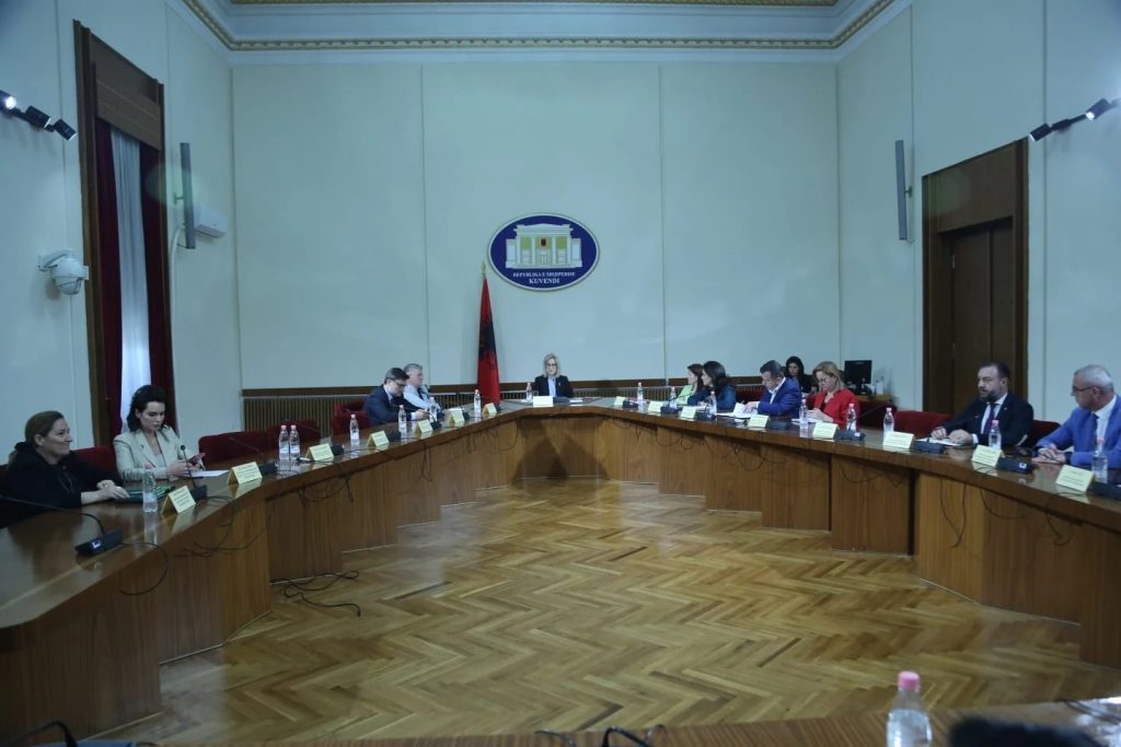 Dakordësia për president konsensual rrezikon të dështojë, maxhoranca dhe opozita ndahen në… konferenca e kryetareve 2