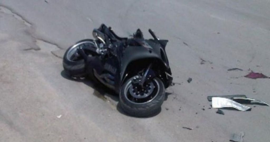 Në pranga e reja që përplasi 18-vjeçarin me motorr në Elbasan, ky i fundit dërgohet tek Trauma motorr