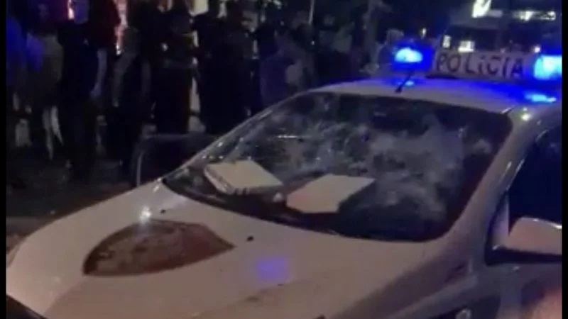 80 tifozë të dyshuar si të rrezikshëm kthehen mbrapsht në Itali nga policia perplasje