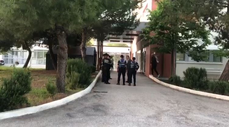 Vret veten në ambientet e komisariatit një 31-vjeçar policia kavaje