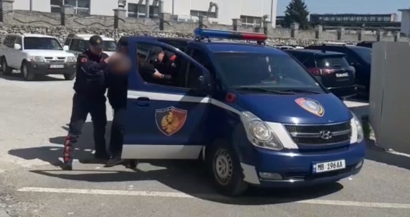 Dhunë ndaj gruas dhe vajzës së mitur, arrestohet 33-vjeçari në Durrës policiaa