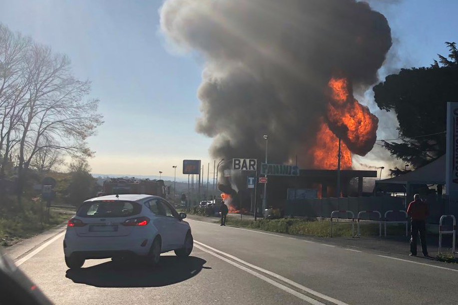 Detaje/ Shpërthim në një pikë karburanti në Shkozet, lëndohen dy punonjës shperthim shkozet