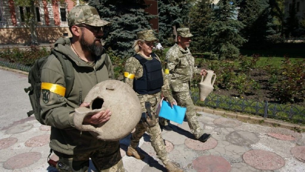 Ushtarët ukrainas zbulojnë thesarin gjatë luftimeve (Foto) thesar ukraine1