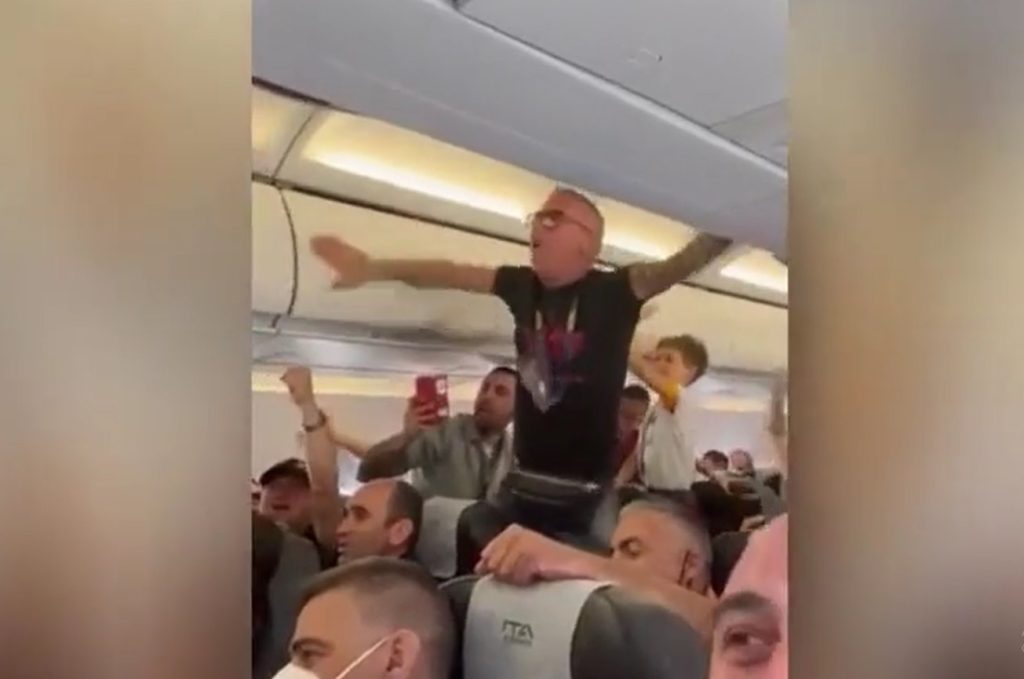 tifozet e romes ne avion