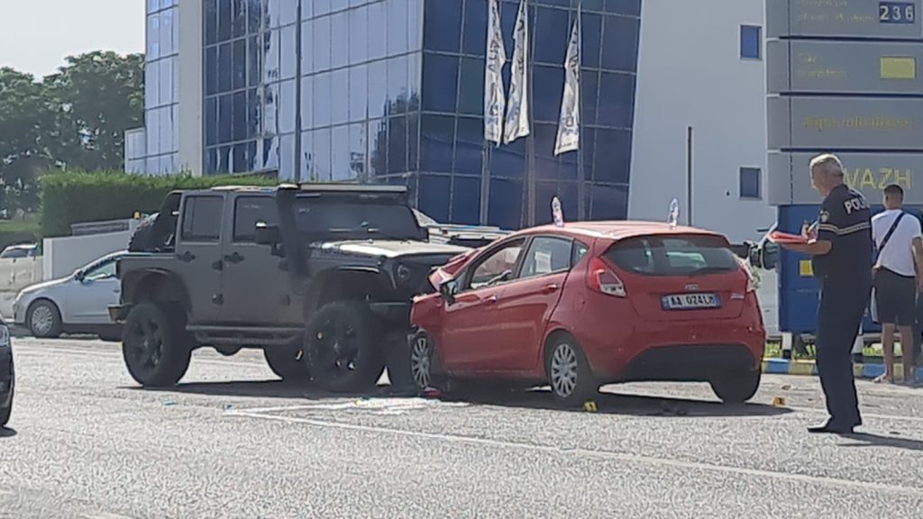 Mjetet përplasen kokë më kokë, plagoset një vajzë 2ab6f036 c3fc 4722 b5b7 6cf632049dd8