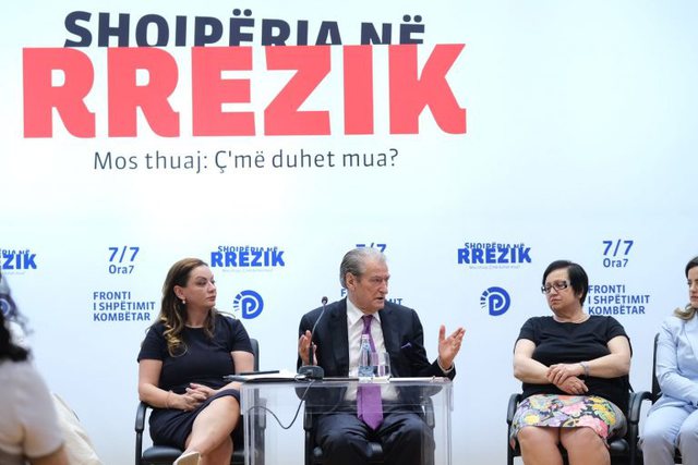Vasilika Hysi habit të pranishmit në takim me Berishën 3F1D3B95 5FB7 4A22 B617 3C1FB6719E29