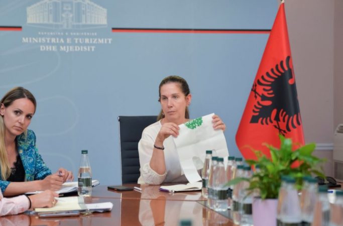 Qeset plastike njëpërdorimshe, paralajmëron Kumbaro: Nga 1 korriku nisin gjobat! 5454554 683x450 1