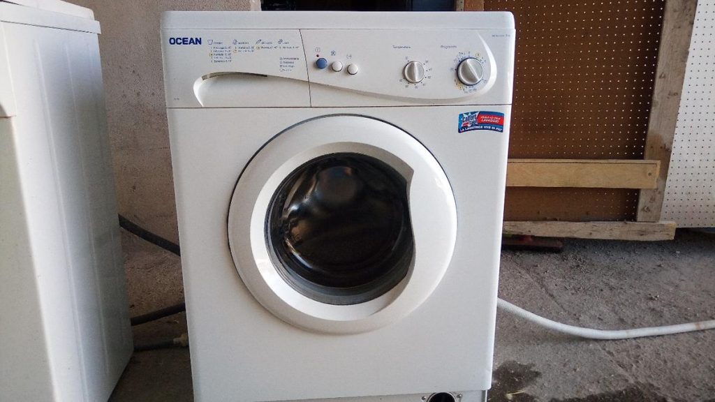 Po nxirrte rrobat nga lavatriçja, nëna 20-vjeçare bie në kontakt me energjinë elektrike dhe humb jetën 59bd042bf206f24175d93829
