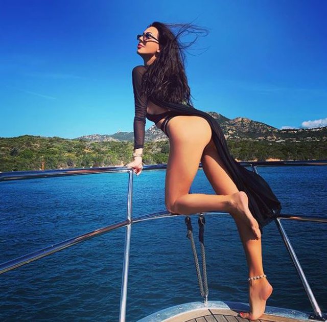 Erjona Sulejmani ndez Instagramin me pozat e fundit 11 640 0 erjona sulejmani 1656089419