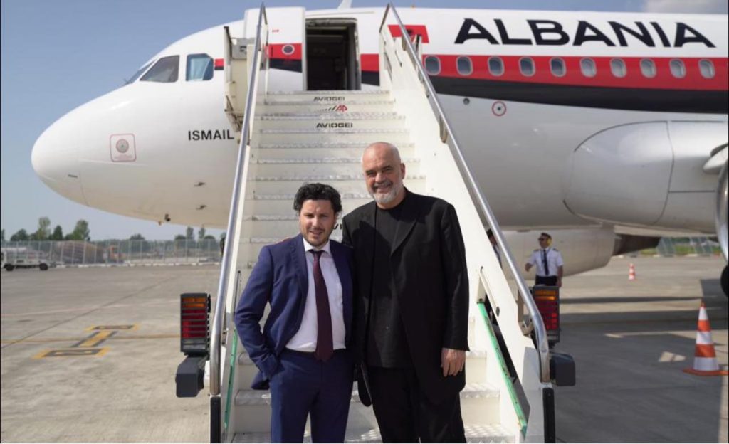 “Për Kiev”, Rama dhe Abazoviç nisen për në Ukrainë me avionin “Ismail Qemali” 86A8E72F 55EA 4F4C 9EB2 C39C40CA28E3