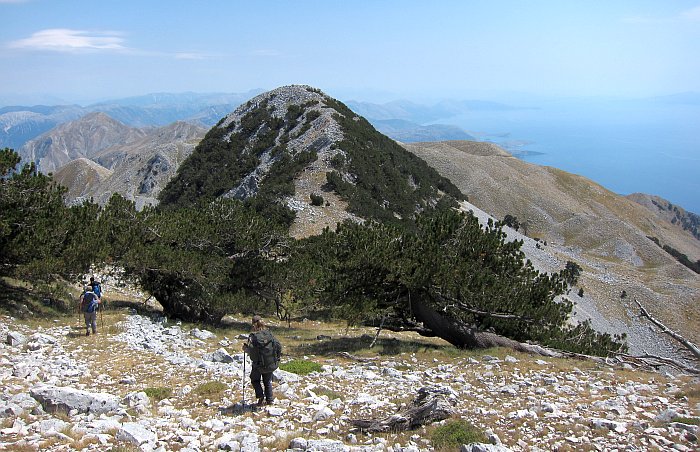 Punonjësi i ujësjellësit bie në humnerë në Malin e Çikës, kolegë kërkojnë ndihmë Albanien 2012 149