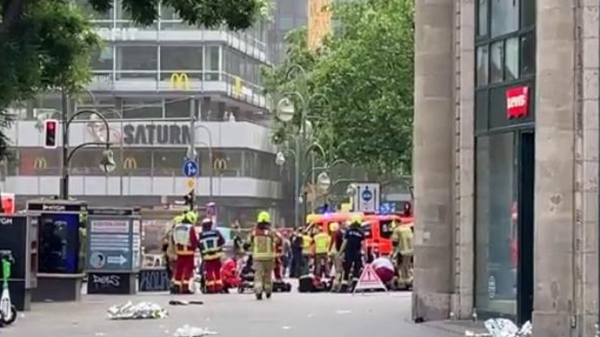 Makina përplaset me turmën në Berlin, raportohet për të vdekur Berlin