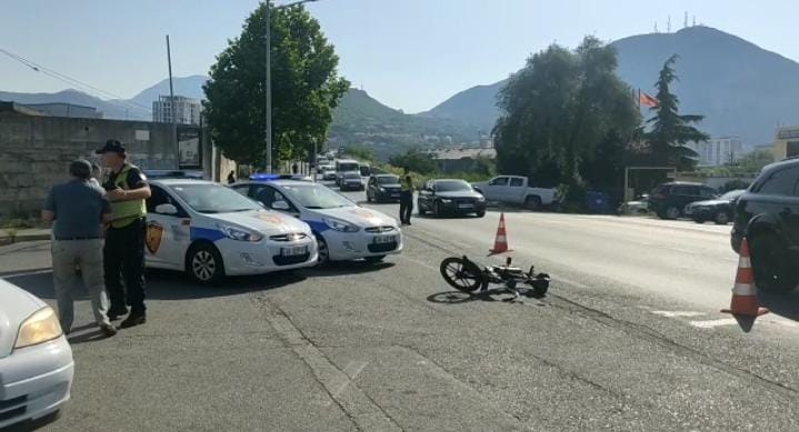 Aksident në Lezhë, makina përplas motoçikletën, plagoset drejtuesi E96D9684 1CBD 4CAB 821B 13062C1A737B