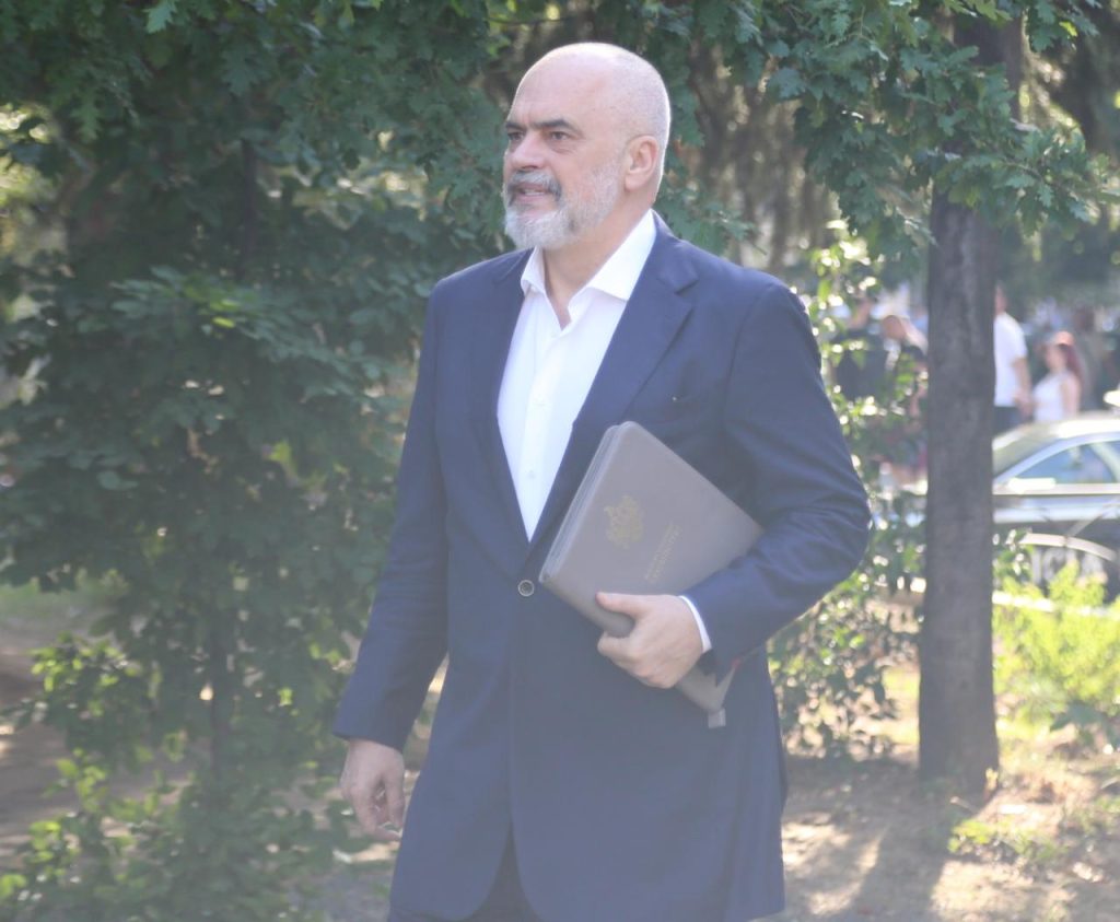 FOTOT/ Nga Rama me ‘dosje’ te Veliaj me biçikletë, çfarë nuk u pa nga mbledhja e PS 1 Edi Rama Kryesia PSEmri Presidenti Takimi Veliaj Nikolla Brace 1