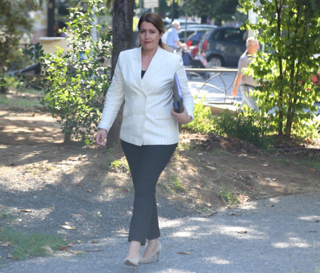 FOTOT/ Nga Rama me ‘dosje’ te Veliaj me biçikletë, çfarë nuk u pa nga mbledhja e PS 18 Edi Rama Kryesia PSEmri Presidenti Takimi Veliaj Nikolla Brace 25