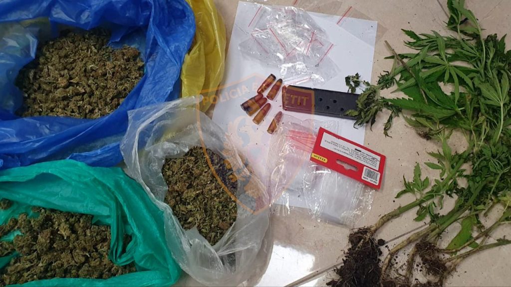 Sekuestrohen drogë dhe municione, arrestohen babë e bir në Tiranë IMG 20220614 WA0006