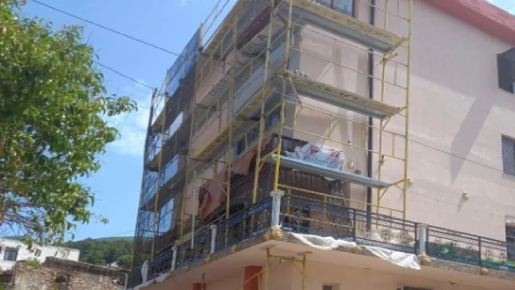 Ra nga taraca, vdiq i riu. Gjykata liron inxhinierin e kompanisë. Bashkëshortja e viktimës kërkonë drejtësi. Mond