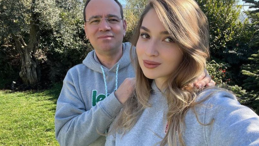 E bija kujton Bujar Nishanin me foton prekëse Untitled 44