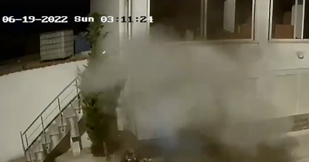 VIDEO/ Eksploziv biznesit në Durrës, momenti kur autorët hedhin lëndën plasëse nga makina Untitled 62