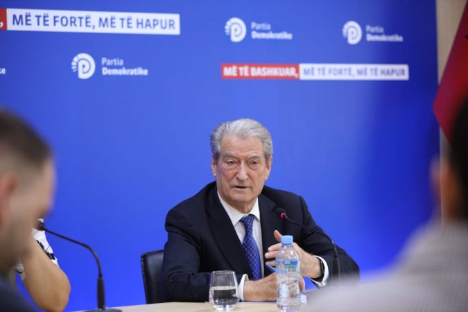 Berisha sulmon Alibeajn dhe grupin e tij: Veglat e Ramës… WhatsApp Image 2022 06 10 at 12.29.50 PM 675x450 1