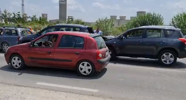 Përplasen tre mjete në aksin Fier-Vlorë aksident 3