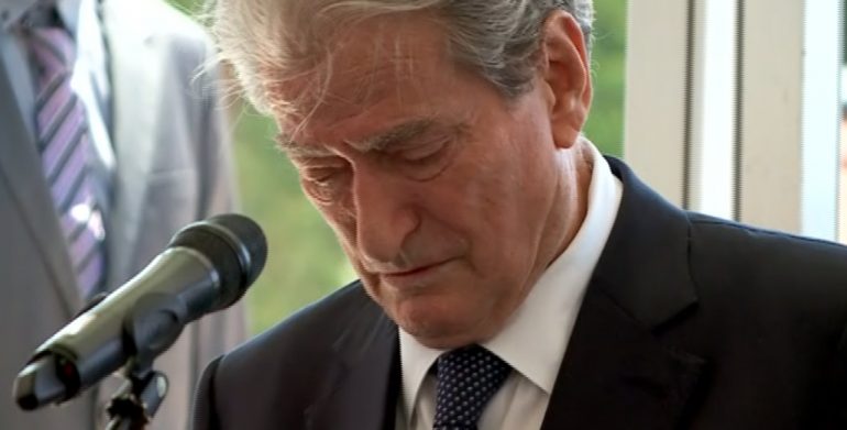 VIDEO/ Berisha nuk arrin të përfundojë mesazhin e lamtumirës për Nishanin, shpërthen në lot berisha perlotet 770x391 1