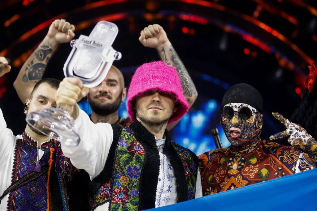 “Eurovision 2023” jo në Ukrainë, grupi Kalush Orchestra: Ndihemi të zhgënjyer nga vendimi ezgif 4 dd672b576f