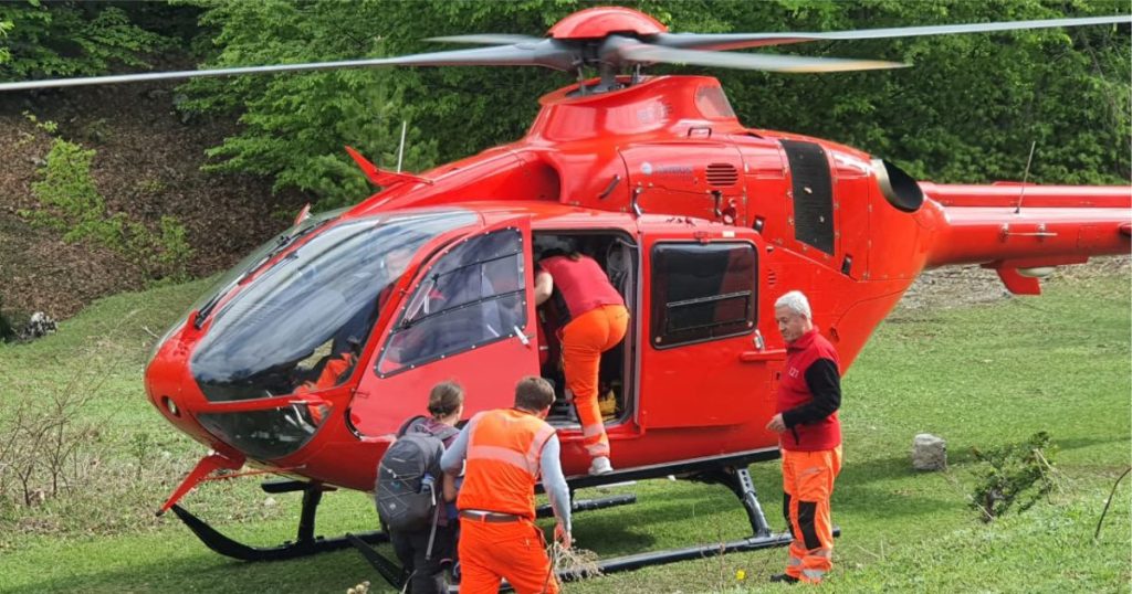 Nxirren me helikopter 4 alpinistët, njëri me fraktura helikopter theth