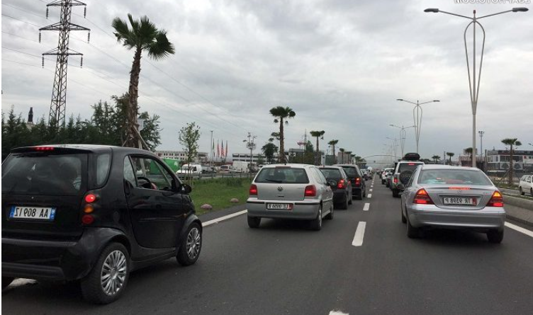 Trafik i rënduar në autostradën Durrës-Tiranë/ Policia thirrje shoferëve: Përdorni këto rrugë alternative i9