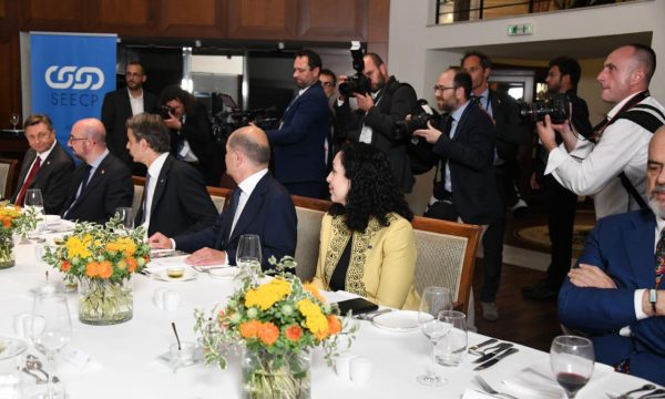 Rama-Osmani dhe ‘akulli’ mes tyre, por Kryeministri gjen ‘ngrohtësinë’ e Ali Ahmetit! loni