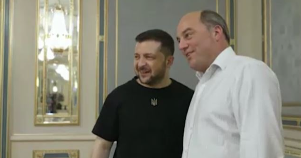 Sekretari britanik i Mbrojtjes viziton Ukrainën sekretari