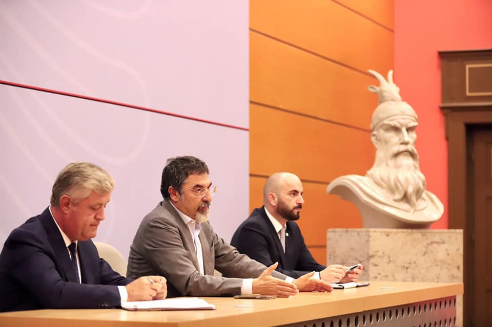 “Do të përgjigjeni personalisht”, Ministri Çuçi ultimatum drejtuesve të policisë: Do keni punë me mua nëse… 294768674 441164158048942 4642176477764525964 n