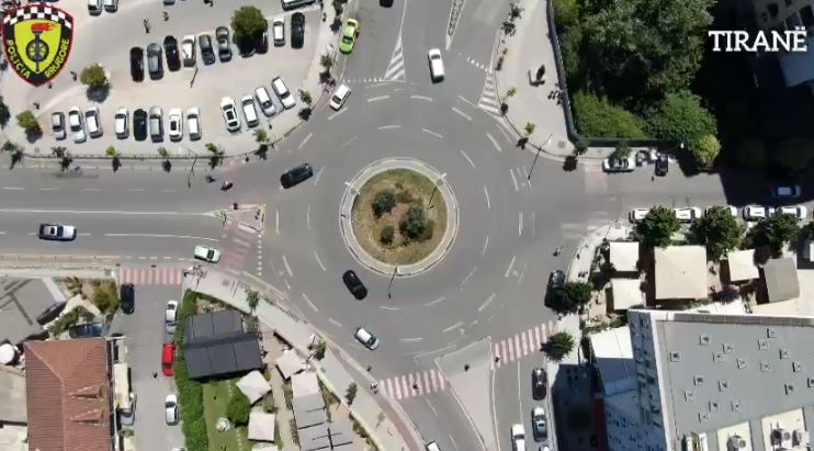 Droni i policisë mbi Tiranë, ndëshkohen shoferët që nuk respektojnë këmbësorët 3ED88EB9 344C 4AC1 BFF5 A98ACC839FCD