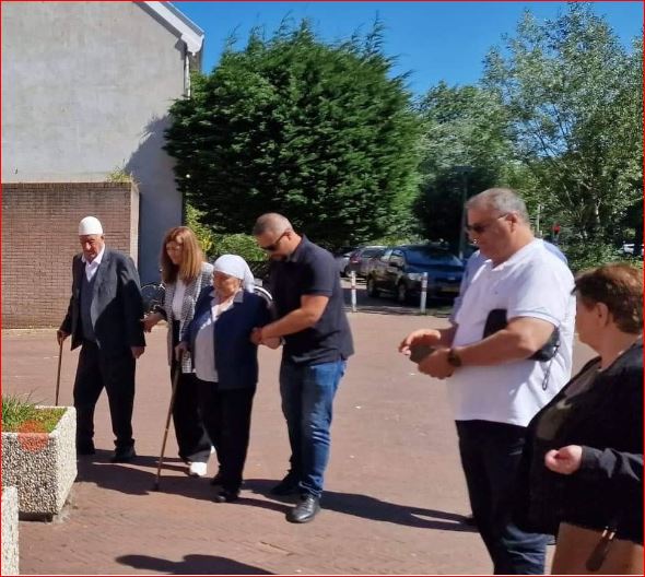 Video emocionuese/ Prindërit e Hashim Thaçit e vizitojnë ish-Presidentin në burg! 2 vite pa e parë 62c85255e1fe2hrtyh