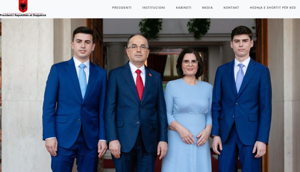 “Çfarë u mungon të rinjve në Shqipëri?” Presidenti i ri fshin postimet e Metës, pyet qytetarët në Instagram 1 Capture351