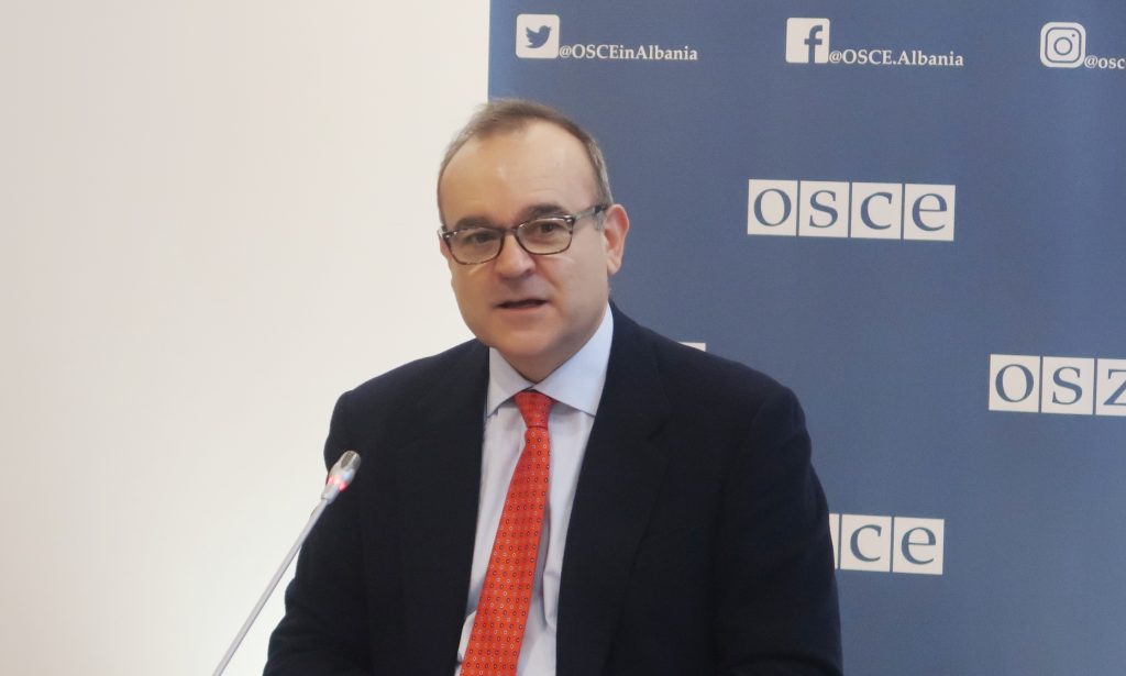 Rama çon gazetarin në “riedukim”, OSBE-ja: Raportimi i lirshëm është thelb i demokracisë DelMonaco1
