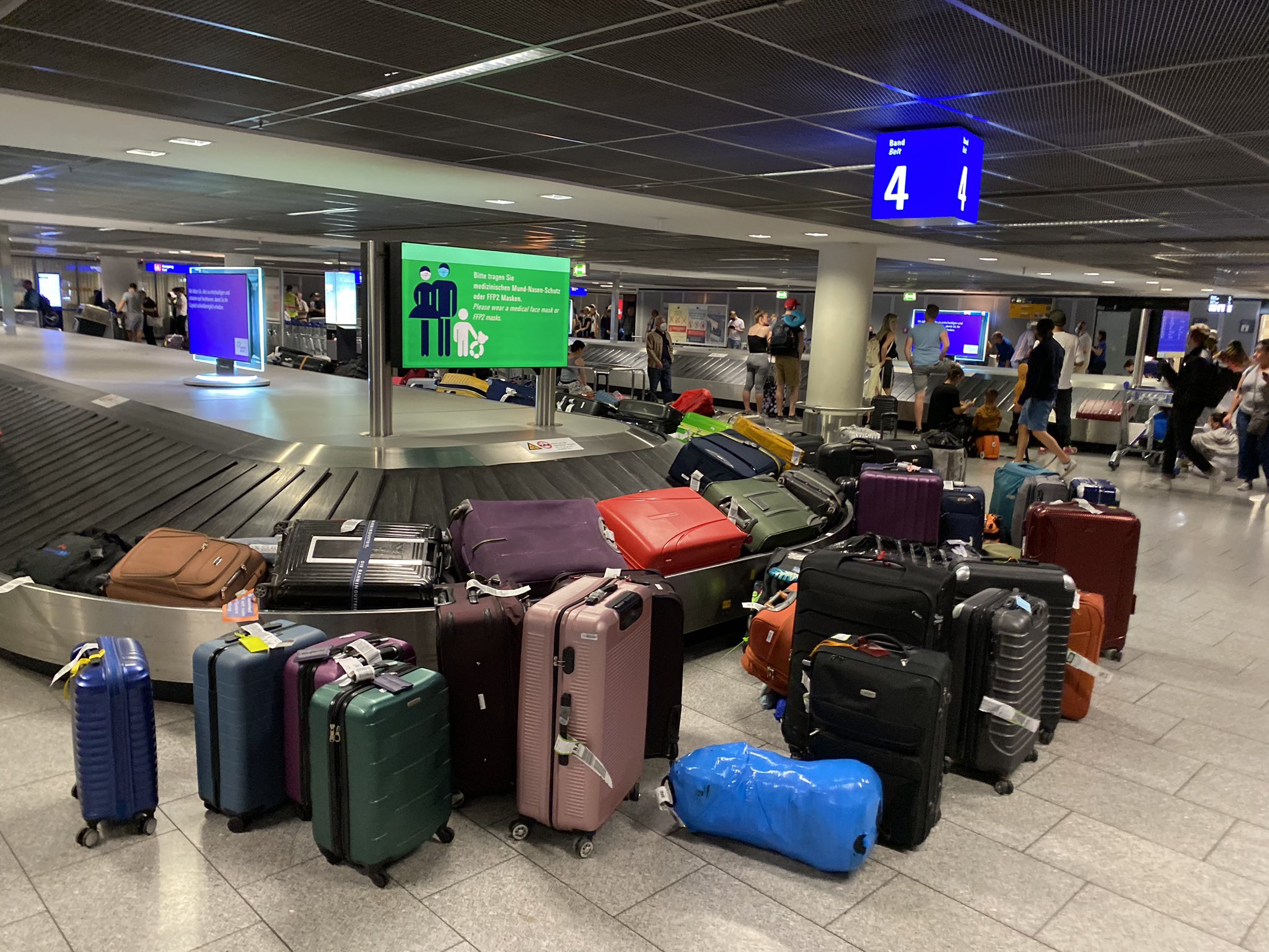Gjermani, kaos në transportin ajror, ministri fajëson kompanitë 3 FWlJpduWYAAeJ7P