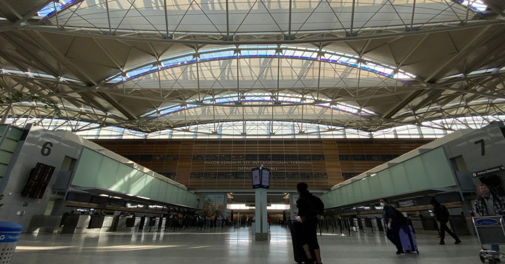 Alarm për bombë, evakuohet aeroporti në San Francisko FXxKtRgUIAEK2bY