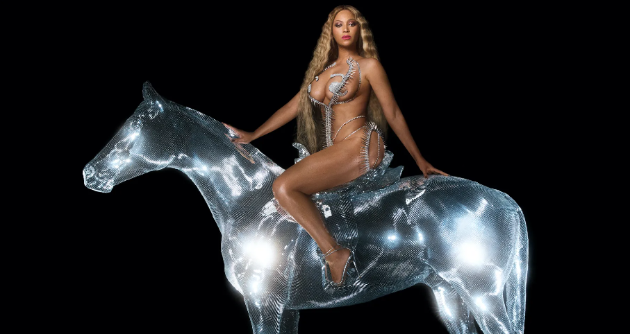 Beyonce shfaqet gjysmë e zhveshur dhe shkak është albumi i ri Untitled