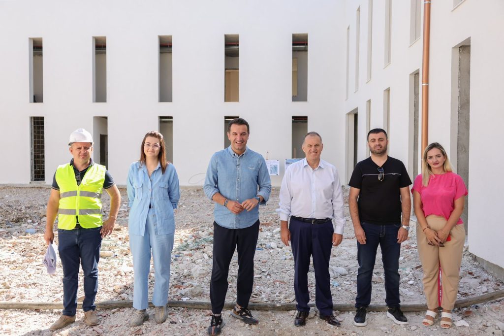 Shkolla e re në Dritas drejt përfundimit, Veliaj: Gati për të pritur nxënësit në shtator WhatsApp Image 2022 07 11 at 11.49.10 AM