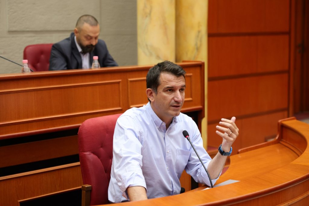 Veliaj: Rikthimi i Saliut dhe i Metës rikthen përçarjen, por nuk tutemi nga të lodhurit e politikës WhatsApp Image 2022 07 12 at 12.28.22 PM