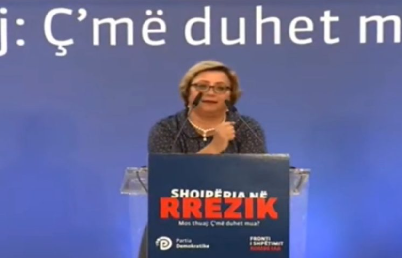 Avokatja nga Korça në protestën e PD: Kush je ti Edi Rama që na detyron të bëhemi një me Sali Berishën?! avokate dvorani