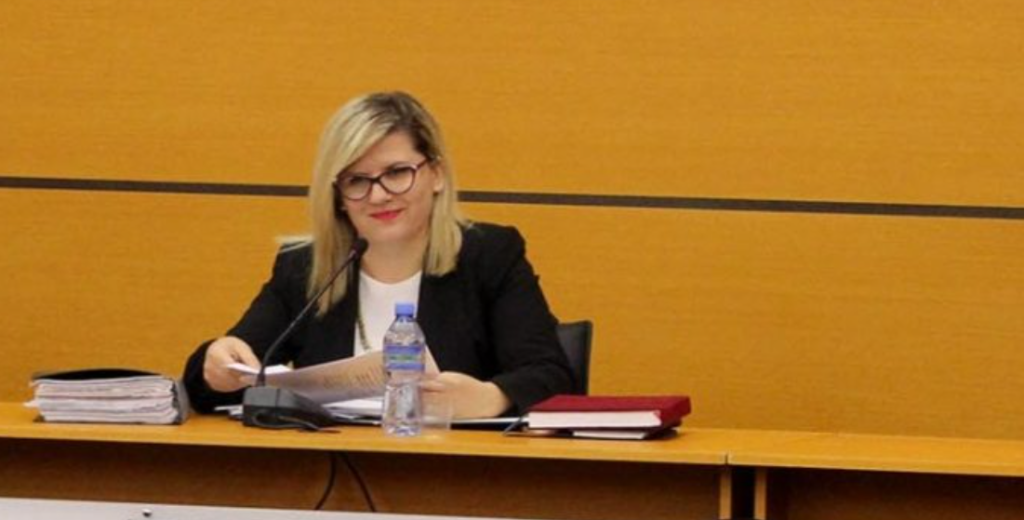 Probemet shëndetësore të prokurorit shtyjnë gjyqin për Etleda Çiften, akuzohet për fshehje pasurie cifte