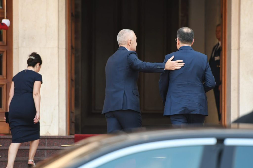 Presidenti Bajram Begaj, mbërrin në presidencë meta begaj 5